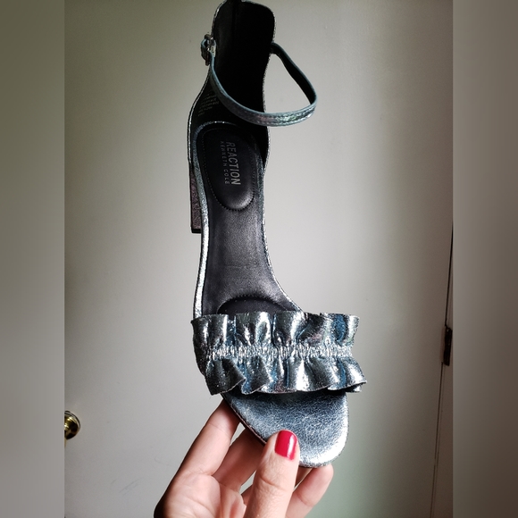 NWOT Kenneth Cole ruffled blue sparkle heels - Picture 5 of 16